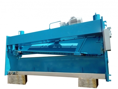 Máy cắt thủy lực là gì? Vai trò của máy trong gia công cơ khí