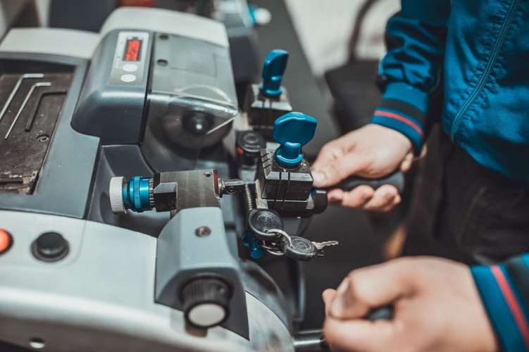 sua-chua-may-moc-co-khi-quan-12-uy-tin-khong