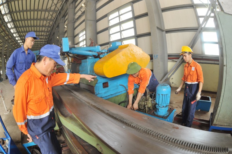 sua-chua-may-co-khi-cho-nha-may-hcm